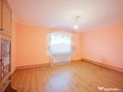 De vânzare teren 2.440 mp cu casă, asfalt și utilită?... 