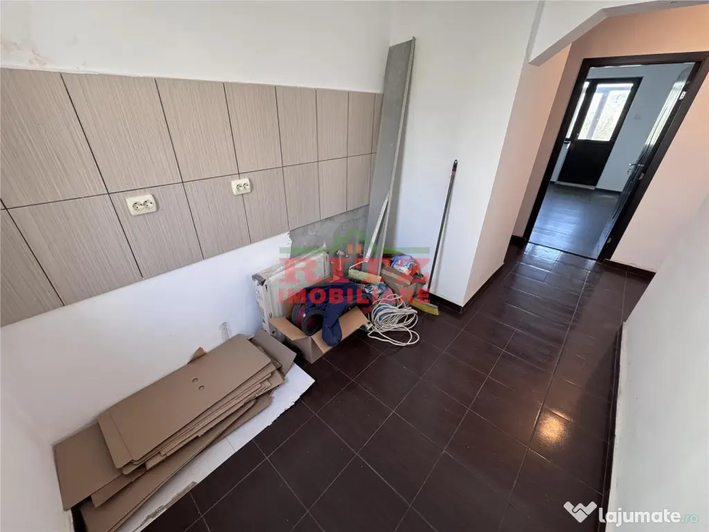 Nou! Ap. 4 cam. S=73 mp, et. 3, zona Zahana!