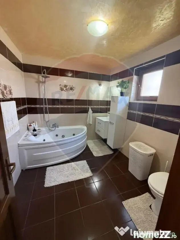 CASA DE LUX DE VANZARE cu 2900 mp teren