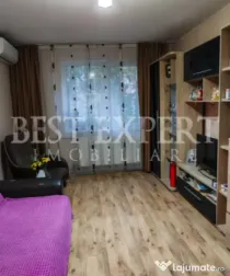 Apartament 4 camere cu geam la baie, bloc reabilitat