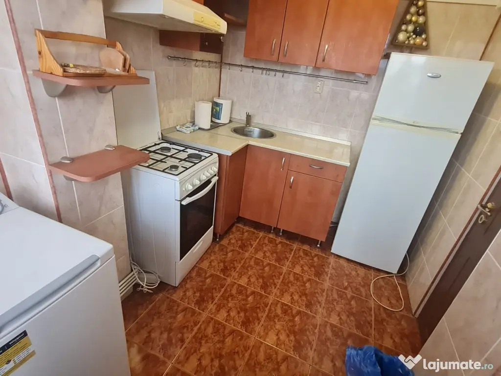 Garsonieră de închiriat în Mun. Târgoviște, str.Avram Iancu, nr.7, bl.54, etj. 5