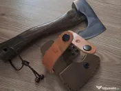 Toporisca cu teaca din piele