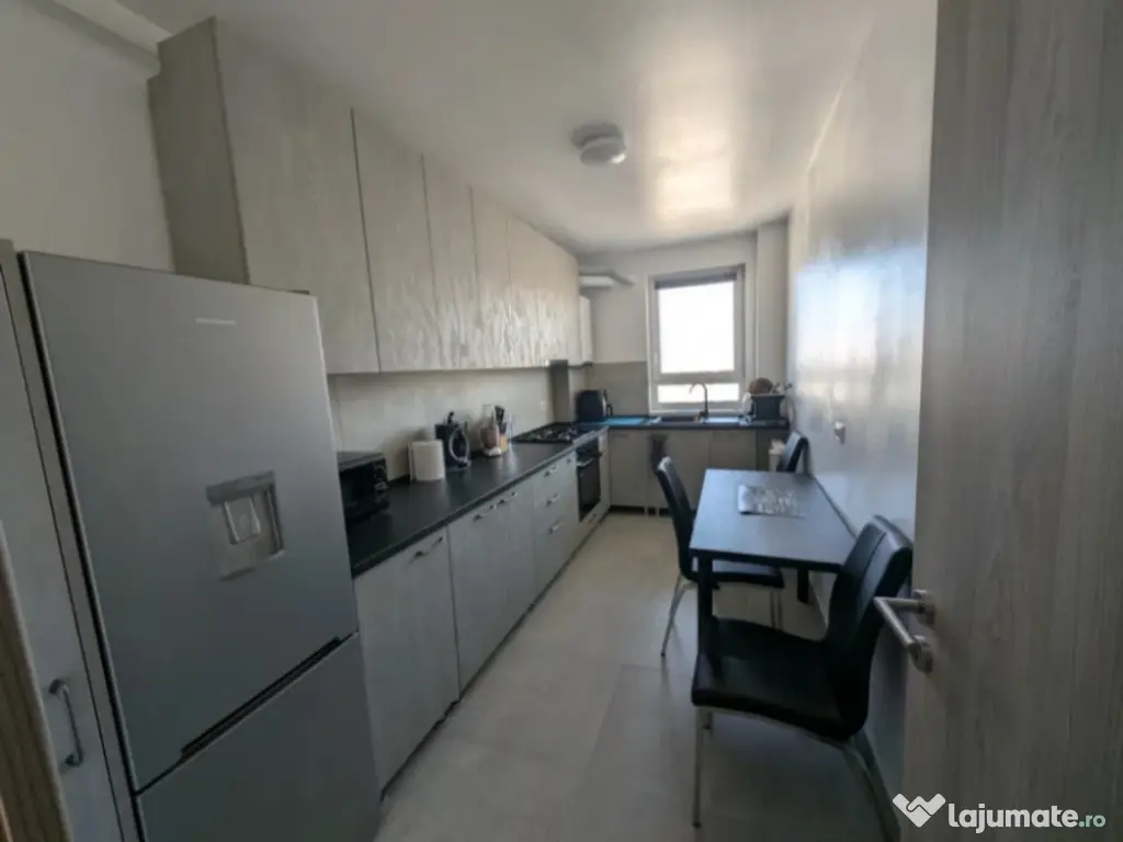 Apartament 2 camere, decomandat - zona Tractorul