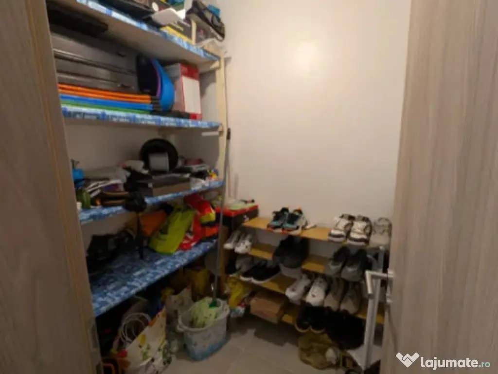 Apartament 2 camere, decomandat - zona Tractorul