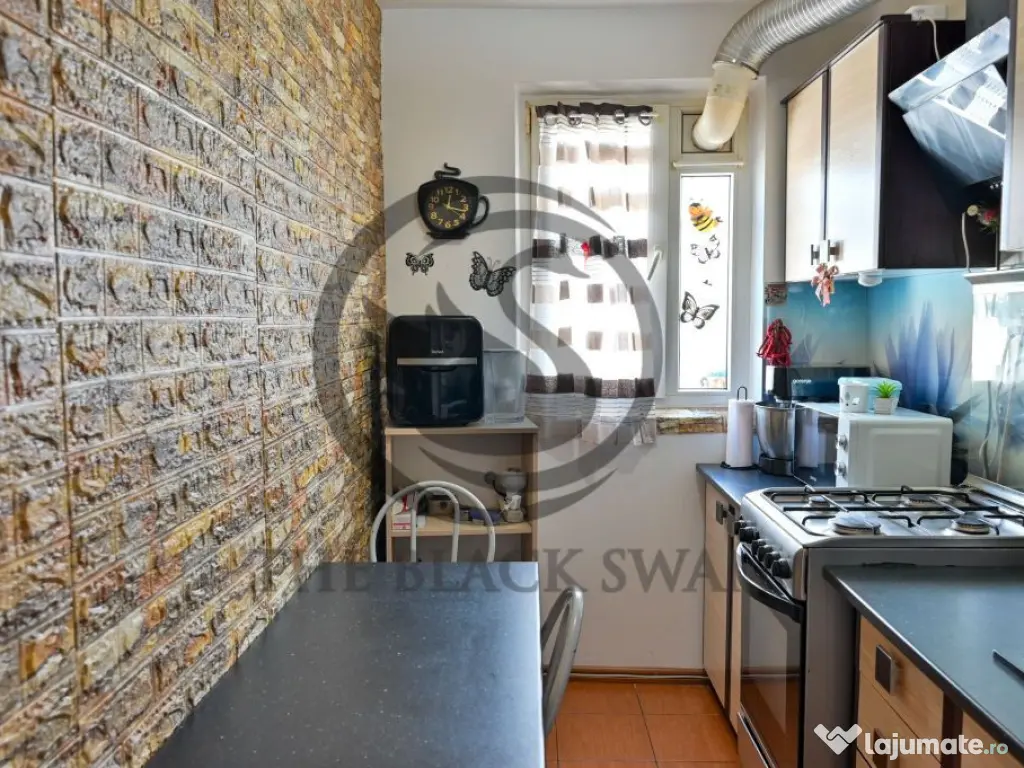 Apartament cu 3 camere de vanzare | Mobilat | Malu Rosu |...