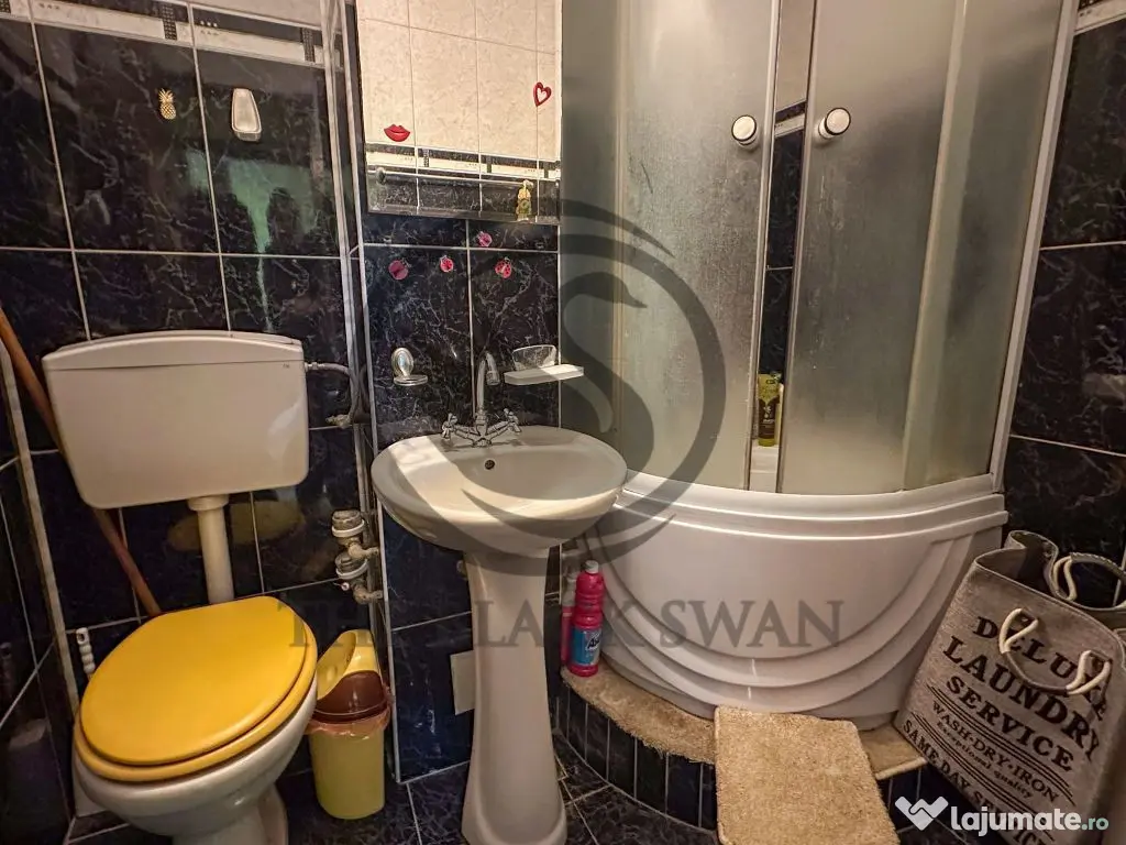 Apartament cu 3 camere de vanzare | Mobilat | Malu Rosu |...