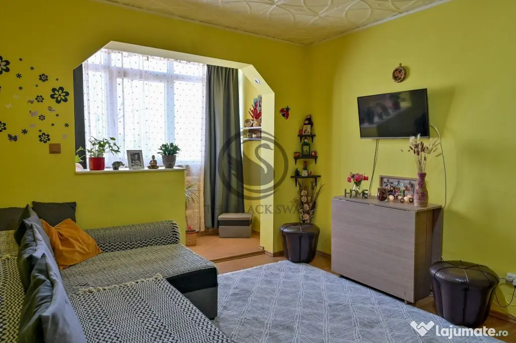 Apartament cu 3 camere de vanzare | Mobilat | Malu Rosu |...