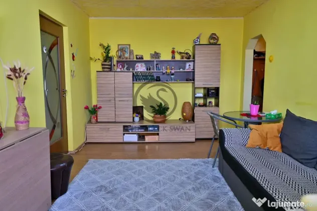Apartament cu 3 camere de vanzare | Mobilat | Malu Rosu |...