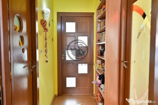 Apartament cu 3 camere de vanzare | Mobilat | Malu Rosu |...
