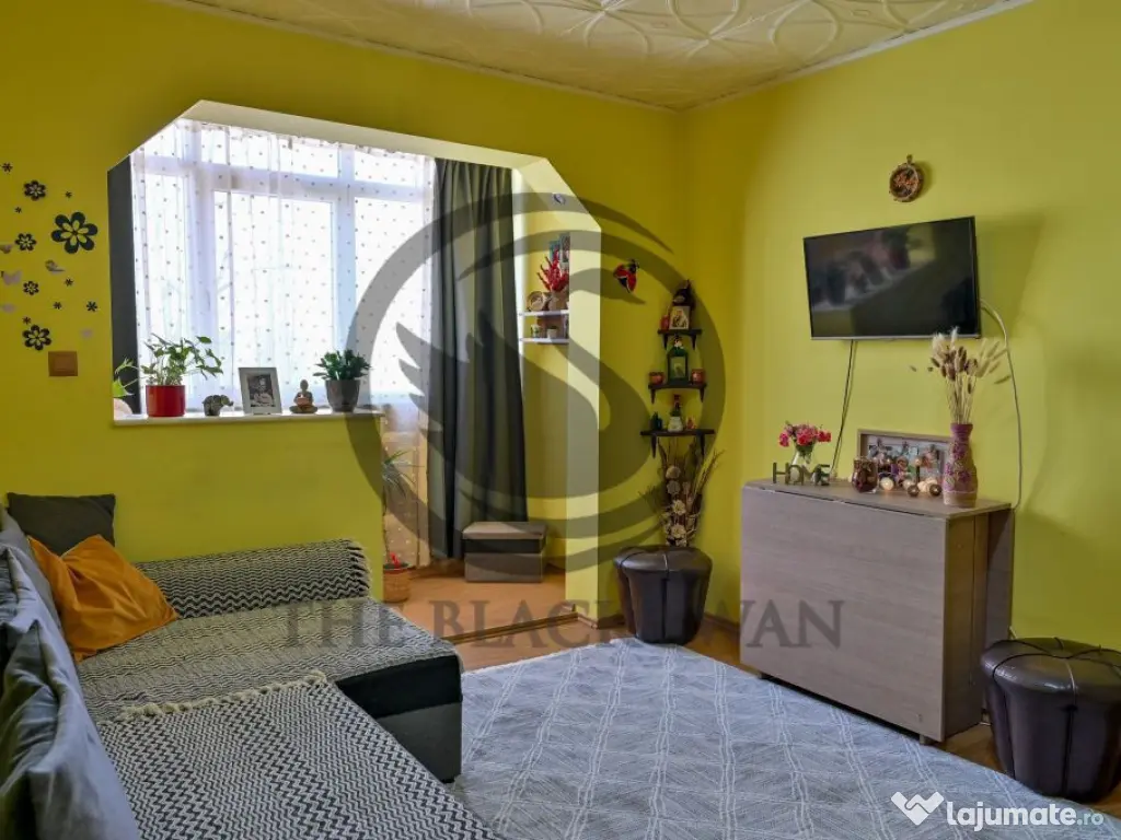 Apartament cu 3 camere de vanzare | Mobilat | Malu Rosu |...