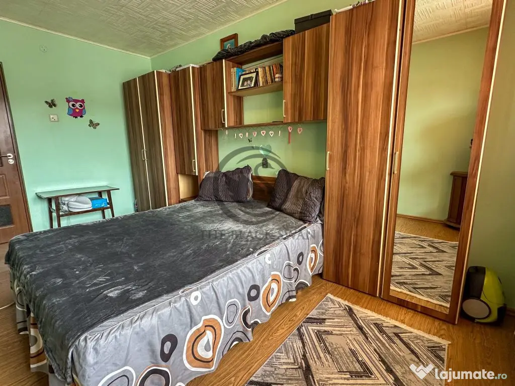 Apartament cu 3 camere de vanzare | Mobilat | Malu Rosu |...