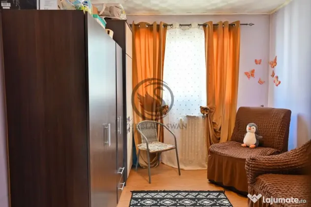 Apartament cu 3 camere de vanzare | Mobilat | Malu Rosu |...