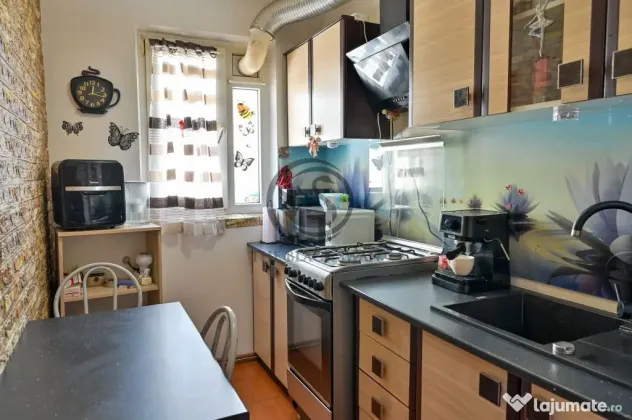 Apartament cu 3 camere de vanzare | Mobilat | Malu Rosu |...