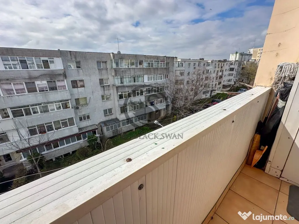 Apartament cu 3 camere de vanzare | Mobilat | Malu Rosu |...