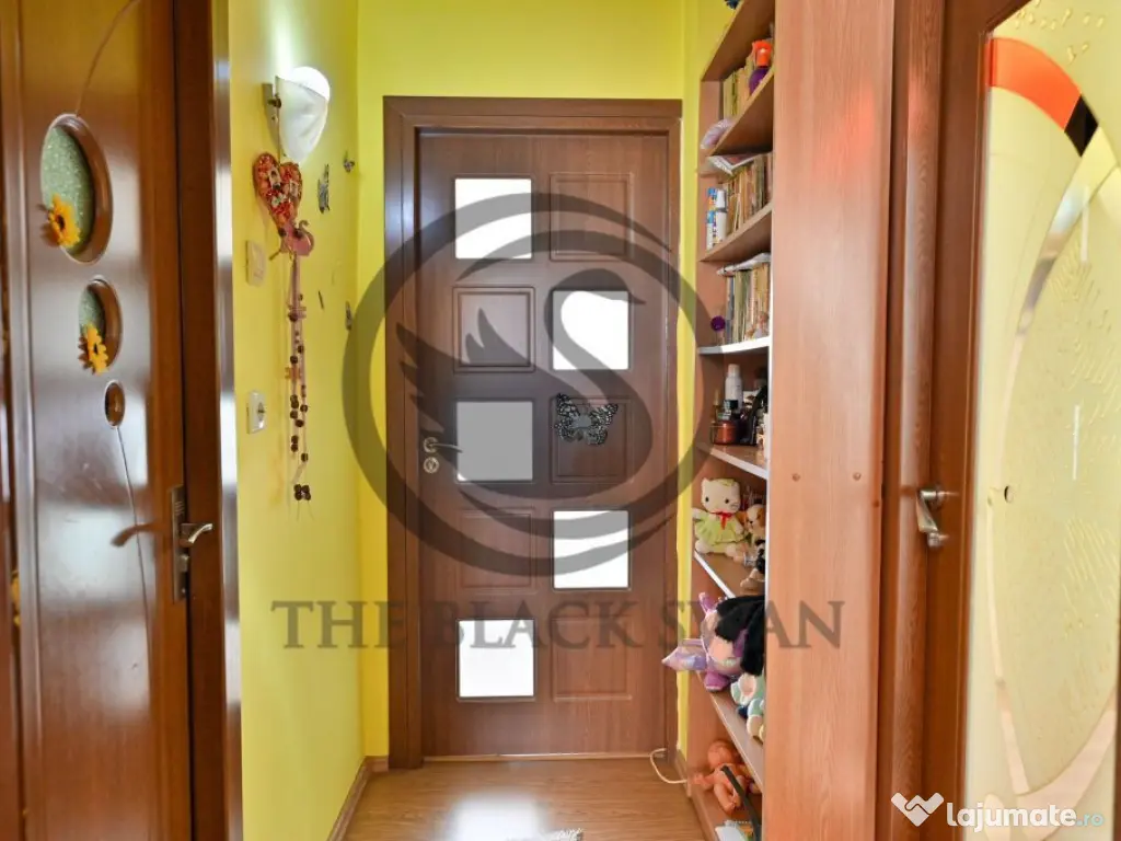 Apartament cu 3 camere de vanzare | Mobilat | Malu Rosu |...