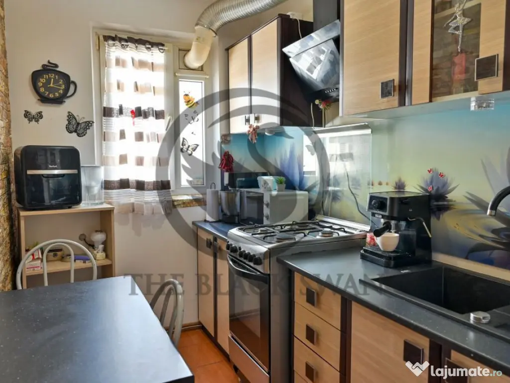 Apartament cu 3 camere de vanzare | Mobilat | Malu Rosu |...