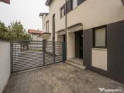 Se preda finisata - 4 bai - 3 dormitoare - curte - parcare - 