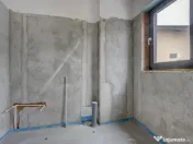 Se preda finisata - 4 bai - 3 dormitoare - curte - parcare - 