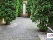 Casa si Spatiu Comercial de Zona Semicentrala 