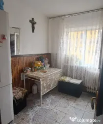 Apartament 3 camere, 38 mp, zona Piata Valea Rosie