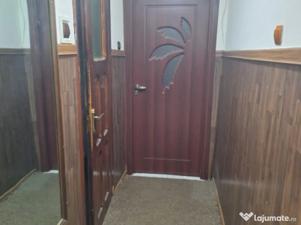 Apartament 3 camere, 38 mp, zona Piata Valea Rosie