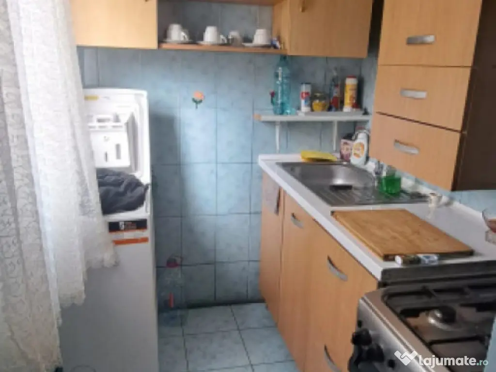 Apartament 3 camere, 38 mp, zona Piata Valea Rosie