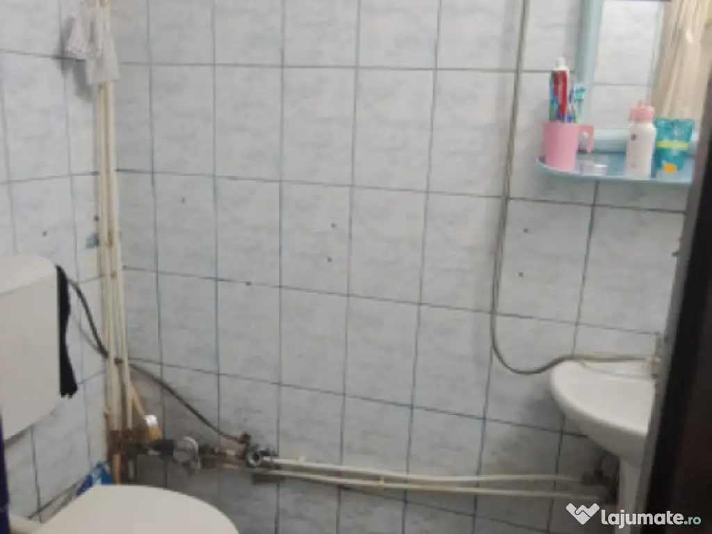 Apartament 3 camere, 38 mp, zona Piata Valea Rosie