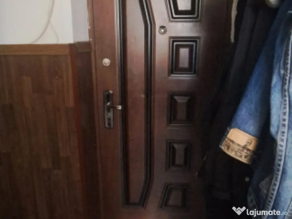 Apartament 3 camere, 38 mp, zona Piata Valea Rosie