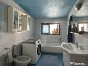 Apartament cu 2 camere, 70 mp + curte, boxa - zonă ultracen 