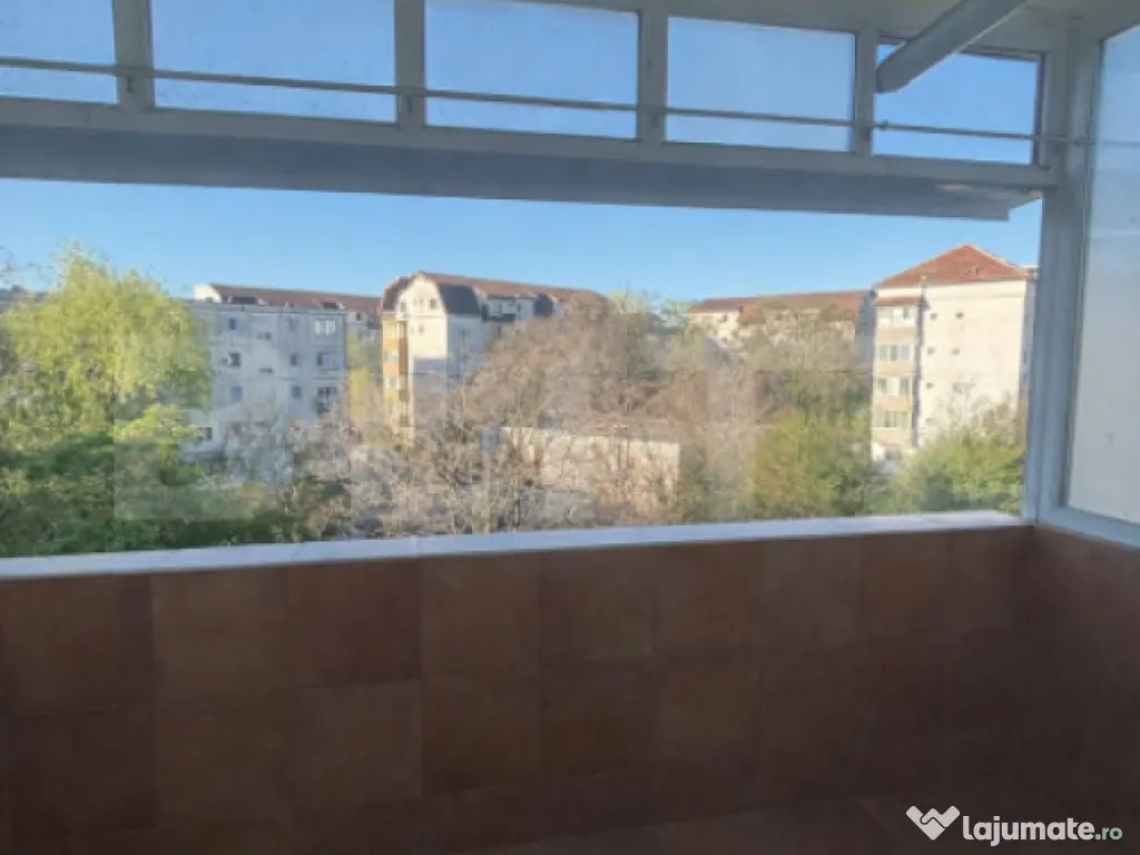 Apartament cu 2 camere, decomandat, 2 balcoane – la 3 min