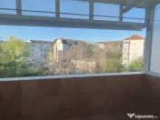 Apartament cu 2 camere, decomandat, 2 balcoane – la 3 min 