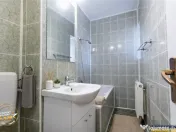 FILM:Apartament cu 4 camere,2 bai,2 balcoane,2 garaje,Targu 