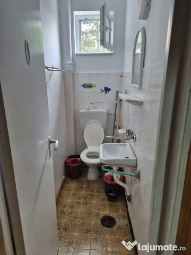 Apartament 3 camere, decomandat, 65 mp, etaj 1, zona Sasar