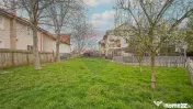 Vilă cu Teren Generos - Tractorul, Potrivită pentru Loc... 