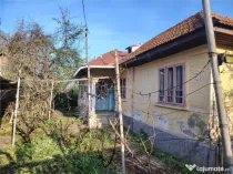 Casa batraneasca, cu toate utilitatile, locatie foarte buna