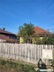 Casa batraneasca, cu toate utilitatile, locatie foarte buna 