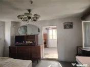 Casa batraneasca, cu toate utilitatile, locatie foarte buna 