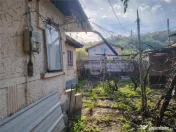 Casa batraneasca, cu toate utilitatile, locatie foarte buna 