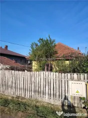 Casa batraneasca, cu toate utilitatile, locatie foarte buna 