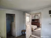 Casa batraneasca, cu toate utilitatile, locatie foarte buna 