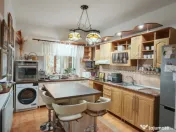 2 Proprietati, 320 mp utili, in centrul Turzii 