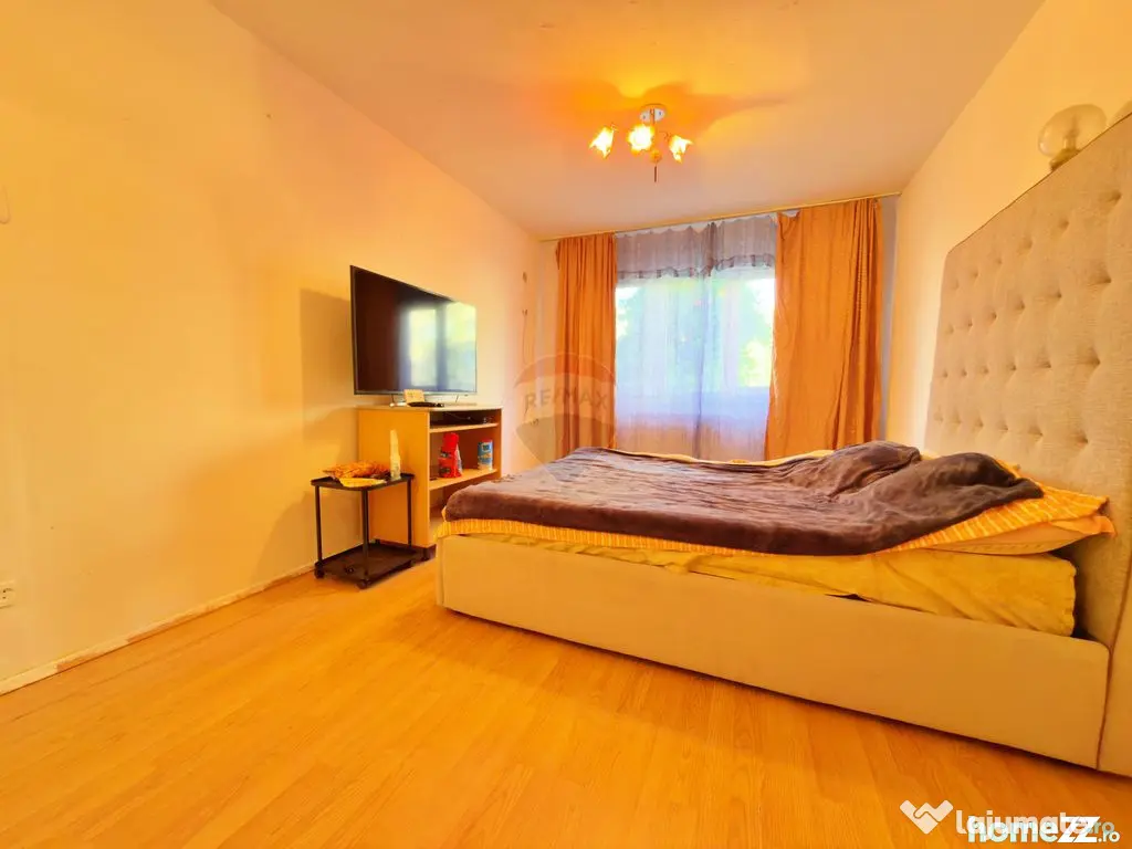 Apartament decomandat cu 2 camere de vânzare / Aurel Vla...