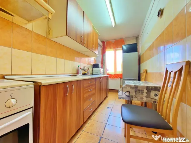 Apartament decomandat cu 2 camere de vânzare / Aurel Vla...