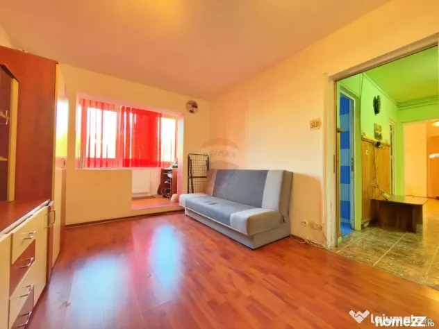 Apartament decomandat cu 2 camere de vânzare / Aurel Vla...