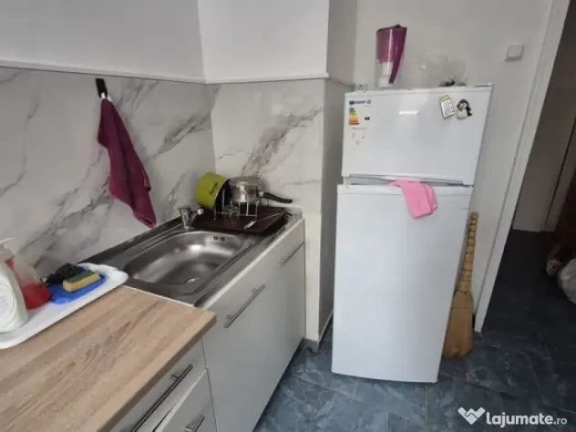 De inchiriat apartament 2 camere, Centru, 300 euro