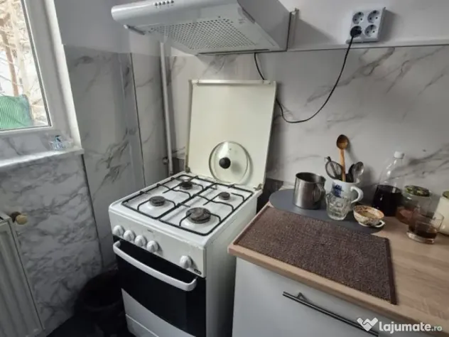 De inchiriat apartament 2 camere, Centru, 300 euro