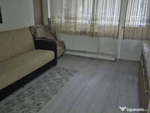 De inchiriat apartament 2 camere, Centru, 300 euro