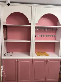 Vand MOBILA alb cu roz