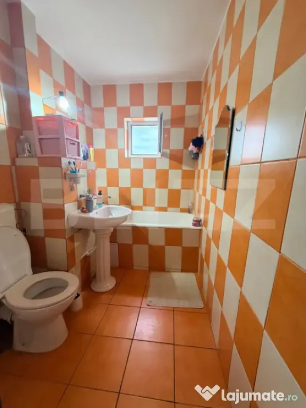 Apartament 3 camere, decomandate, 2 bai, zona Cioplea