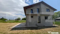 Lazuri casa indiciduală la roșu